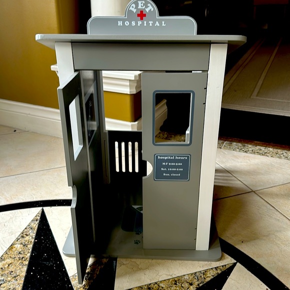 Pottery Barn Kids Pet Hospital - Picture 4 of 6